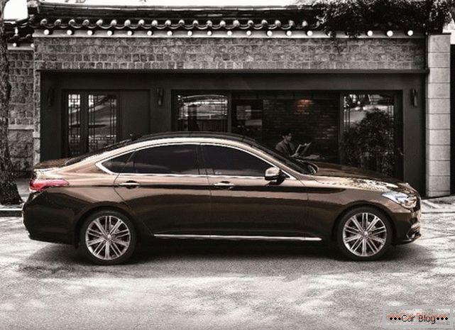 The second model of Genesis arrived in Russia - the G80 business sedan