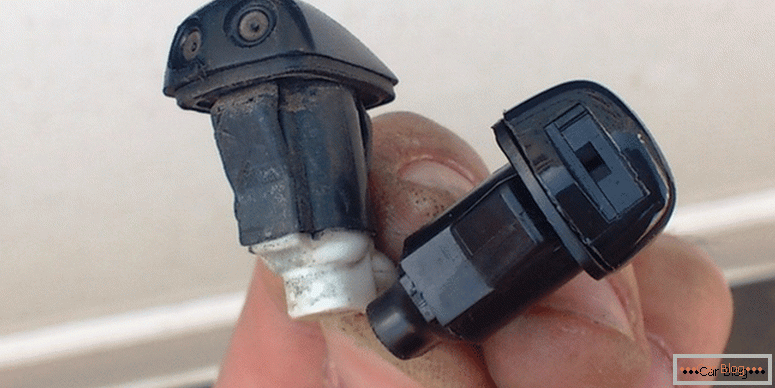How do the replacement windshield washer nozzles
