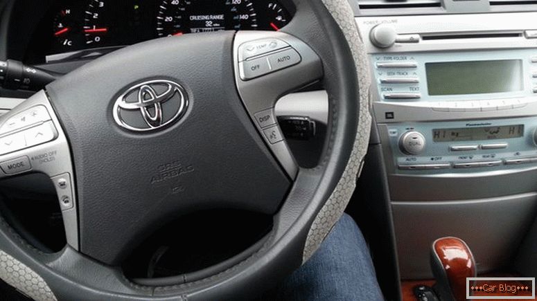 Toyota Camry XV40 steering wheel