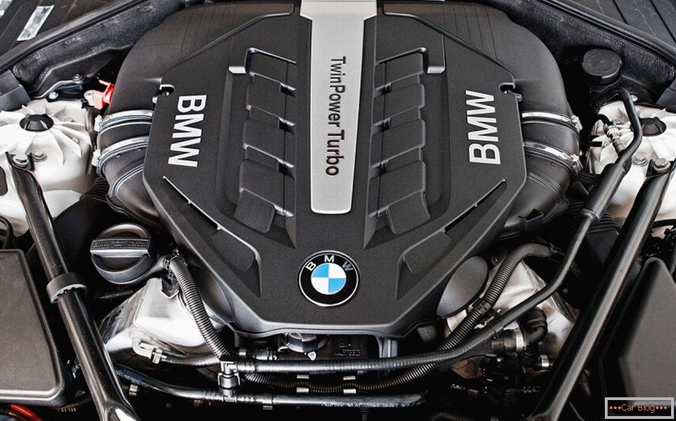 BMW 750Li engine