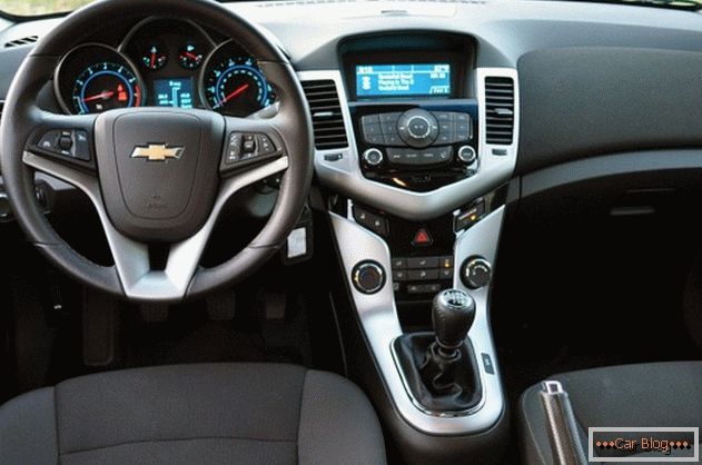 In the car Chevrolet Cruze is always all at your fingertips