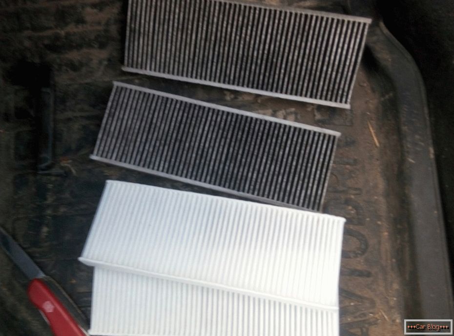 Replacing the cabin filter on the Peugeot 408