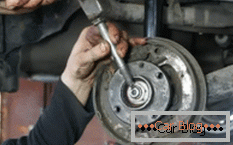 How to properly replace the rear wheel bearing